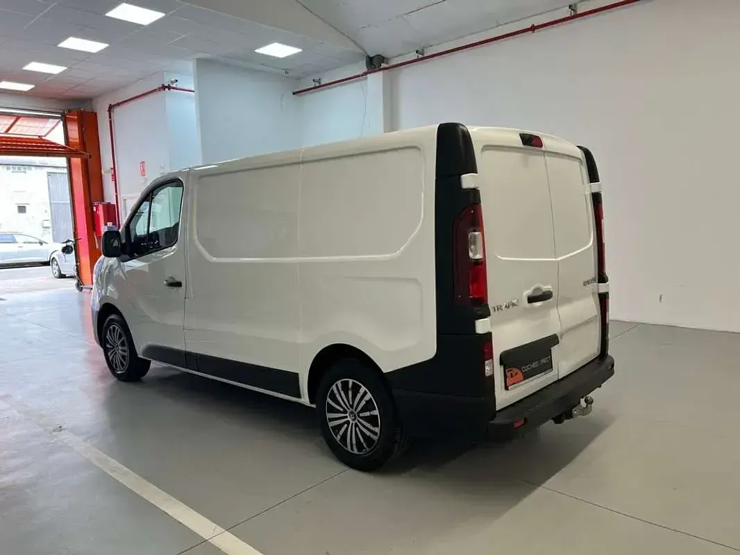 Usado Renault Trafic 120 CV (88 kW) 2018 Blanco Monovolumen