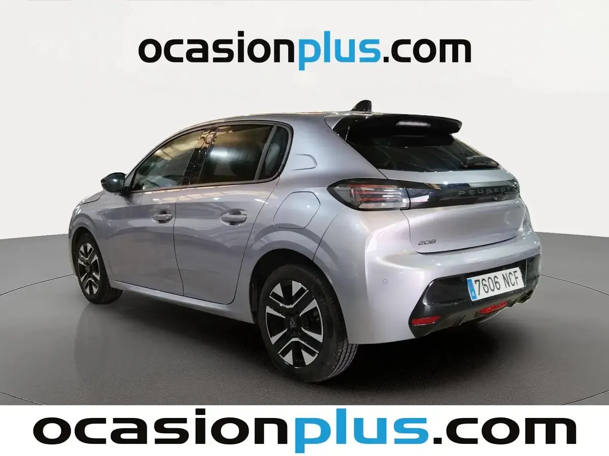 Usado Peugeot 208 Allure 100 CV (73 kW) 2025 Gris Utilitario