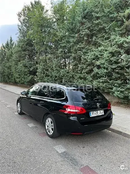 Usado Peugeot 308 SW Style 130 CV (95 kW) 2016 Negro Familiar