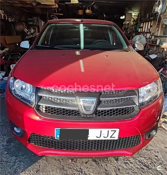Usado Dacia Sandero 90 HP (66 kW) 2015 Vermelho Sedan