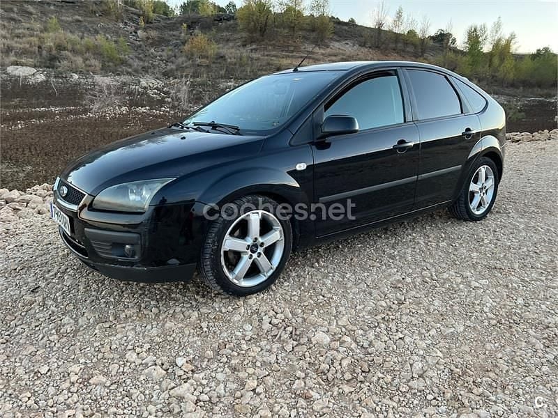 Usado Ford Focus Trend 109 CV (80 kW) 2005 Negro Berlina