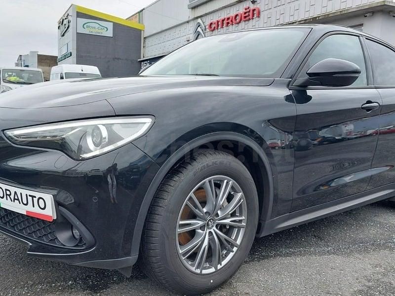 Usado Alfa Romeo Stelvio Super 160 CV (117 kW) 2022 Negro SUV