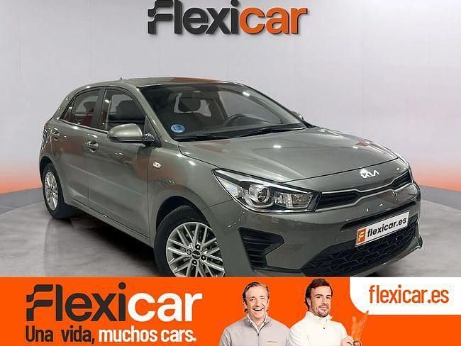 Gris / plata Usado 2023 Kia Rio Berlina | 16.990 € (Un poco caro) - Imagen 1/4