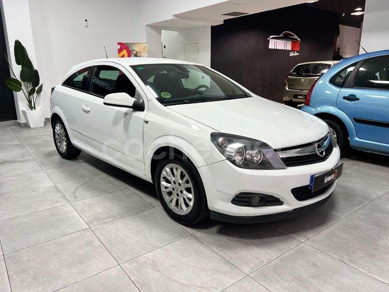 Blanco Usado 2009 Opel Astra GTC Energy Berlina | 5900 € - Imagen 1/4