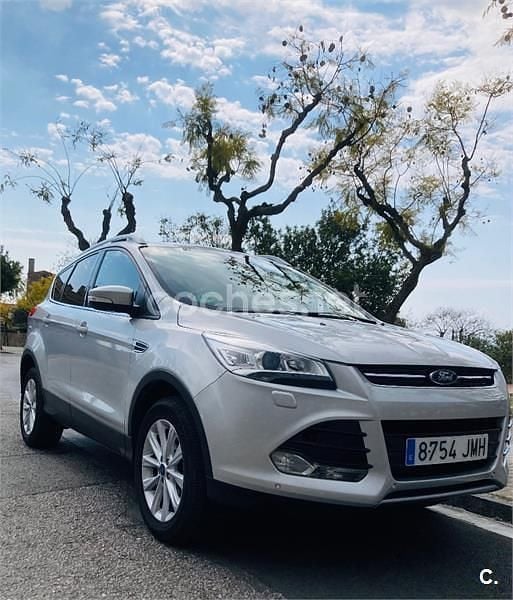 Usado Ford Kuga Titanium 150 HP (110 kW) 2016 Cinzento SUV