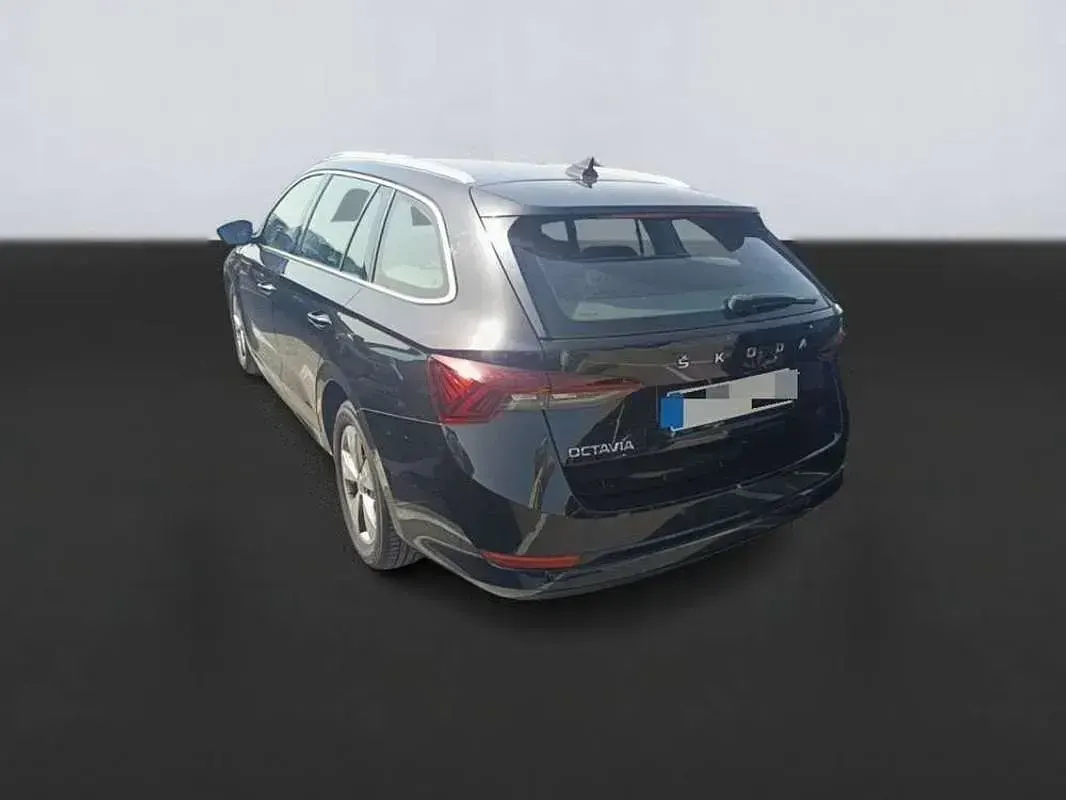 Usado Skoda Octavia Ambition 150 CV (110 kW) 2022 Negro Familiar