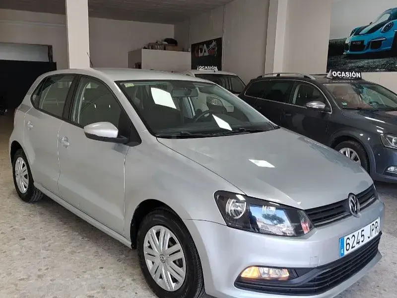 Usado VW Polo Edition 60 CV (44 kW) 2016 Gris / plata Berlina