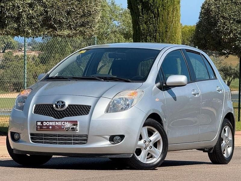Usado Toyota Yaris 90 CV (66 kW) 2007 Gris Utilitario