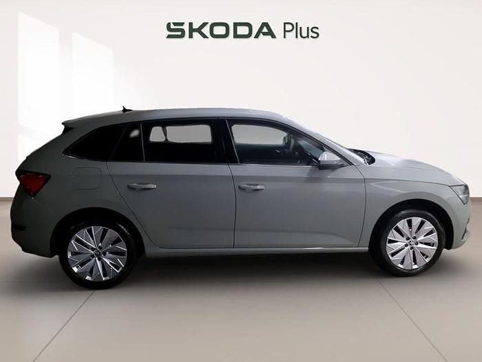 Usado Skoda Scala Selection 95 CV (69 kW) 2024 Gris Utilitario