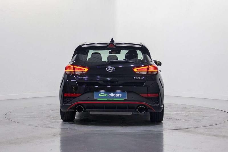 Usado Hyundai i30 250 CV (183 kW) 2023 Negro Utilitario