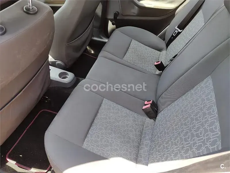 Usado Seat Ibiza Sport 100 CV (73 kW) 2006 Rojo Utilitario