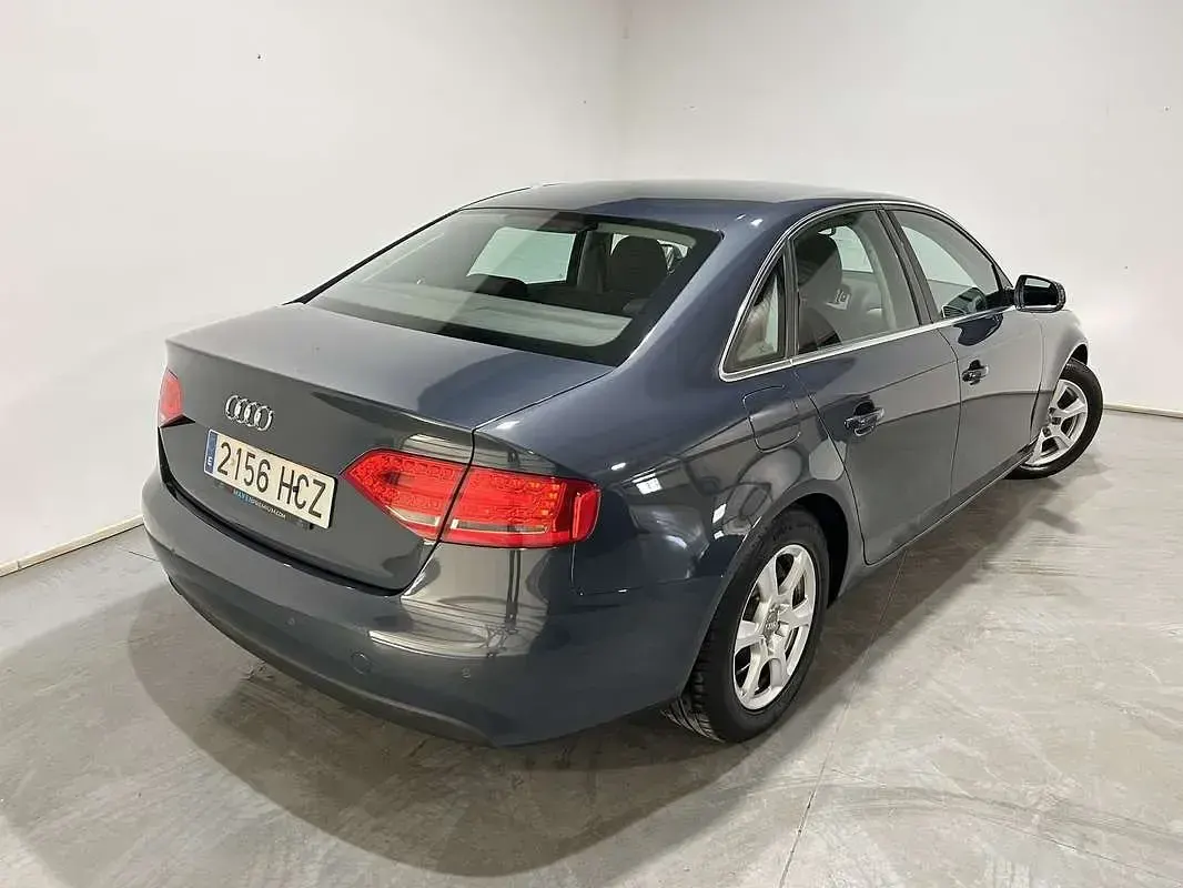 Usado Audi A4 Premium 136 CV (100 kW) 2011 Azul Berlina