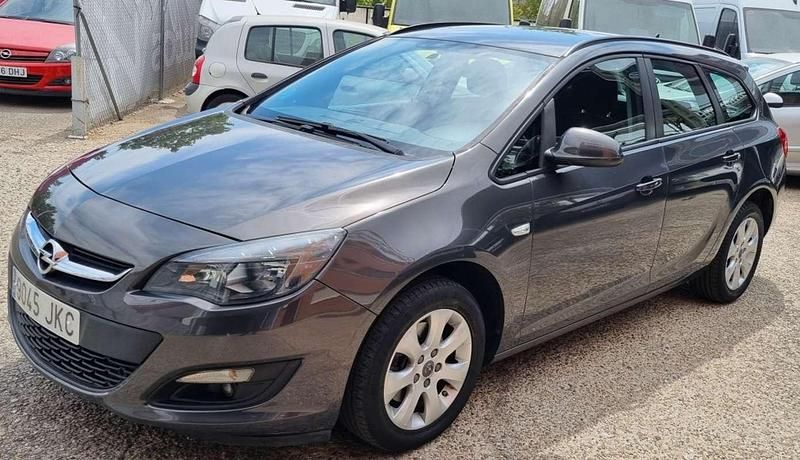 Gris / plata Usado 2015 Opel Astra Business Familiar | 6900 € (Un poco caro) - Imagen 1/4