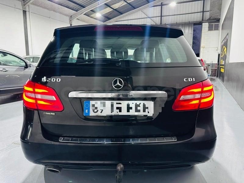 Usado Mercedes B200 136 CV (100 kW) 2012 Negro Monovolumen