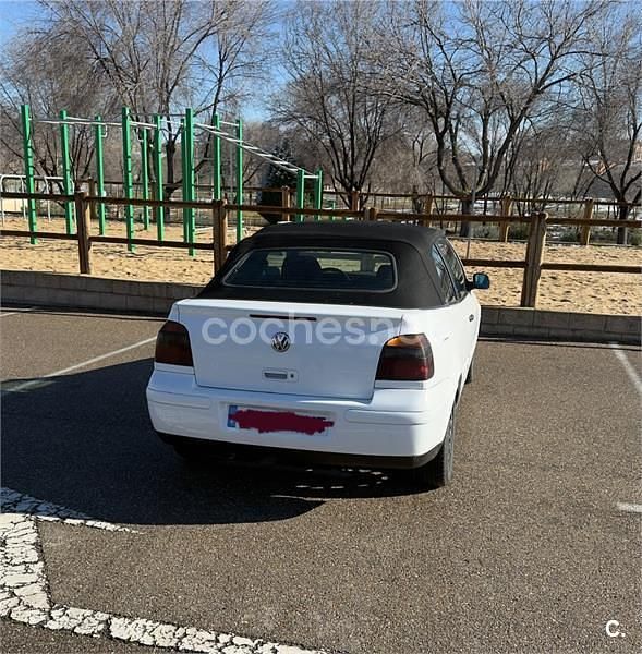 Usado VW Golf Cabriolet Highline 110 CV (80 kW) 1999 Blanco Descapotable