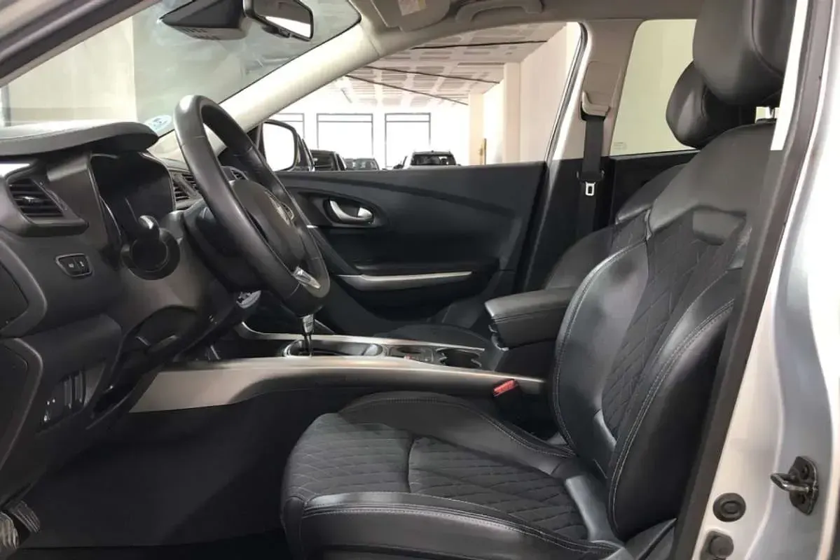 Usado Renault Kadjar Techno 116 CV (85 kW) 2022 Plateado SUV