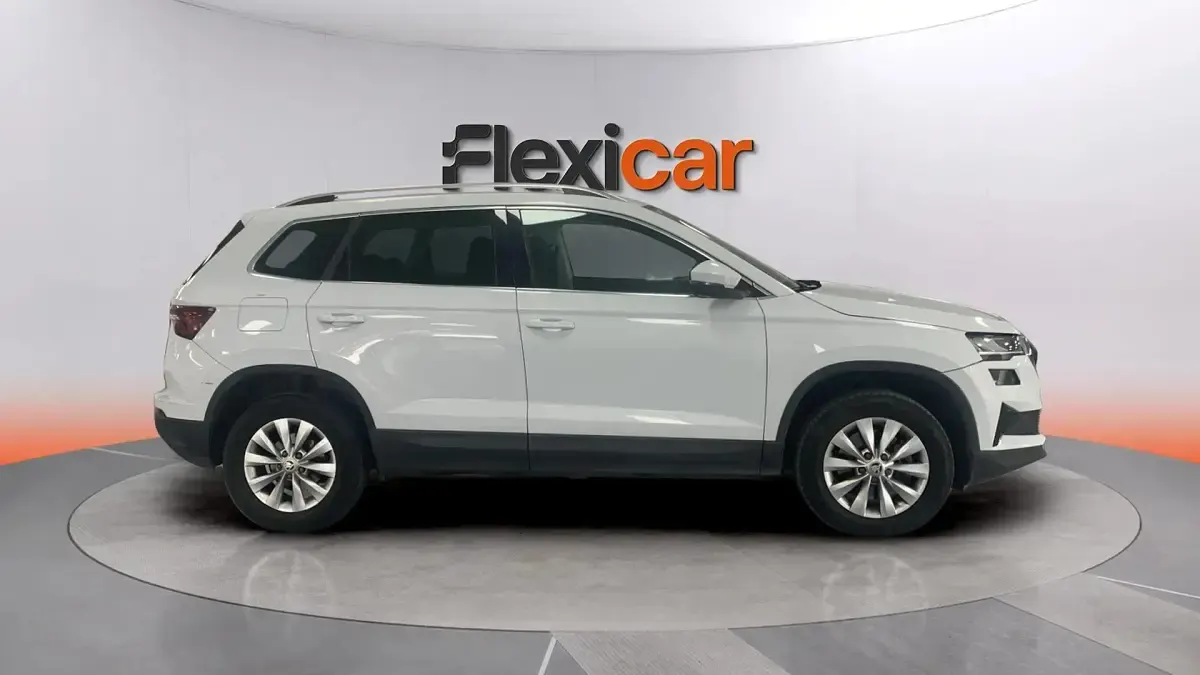 Usado Skoda Karoq Selection 116 CV (85 kW) 2024 Blanco SUV