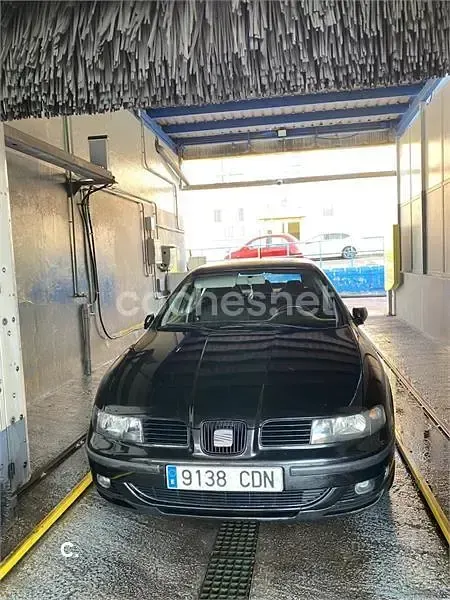 Usado Seat Leon Sport 110 CV (80 kW) 2003 Negro Utilitario