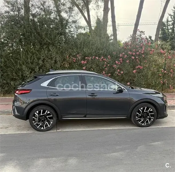 Usado Kia XCeed 140 CV (102 kW) 2025 Gris / plata SUV