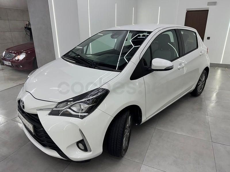 Usado Toyota Yaris Active 111 CV (81 kW) 2018 Blanco Berlina
