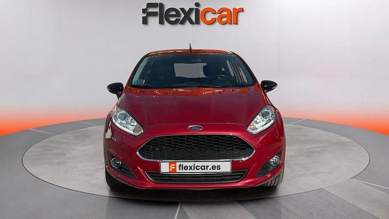 Usado Ford Fiesta Trend 75 CV (55 kW) 2017 Rojo Utilitario