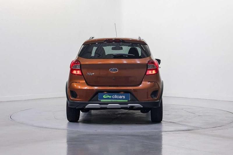 Usado Ford Ka Plus Ultimate 86 CV (63 kW) 2018 Marrón Utilitario