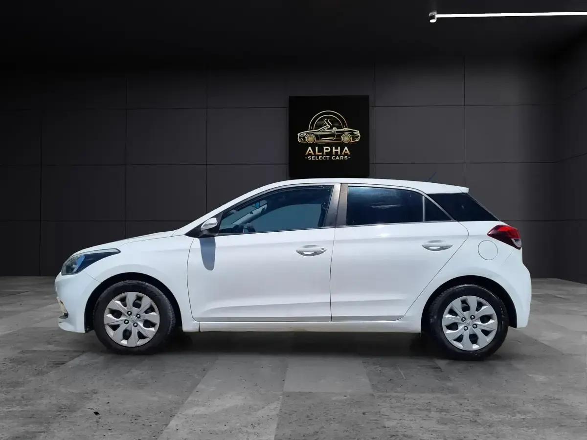 Usado Hyundai i20 75 CV (55 kW) 2016 Blanco Berlina