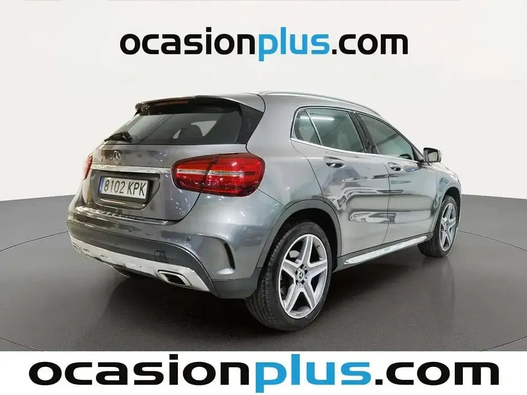 Usado Mercedes GLA180 122 CV (89 kW) 2018 Gris SUV