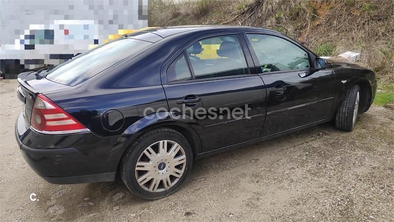 Usado Ford Mondeo Sport 130 CV (95 kW) 2003 Negro Berlina