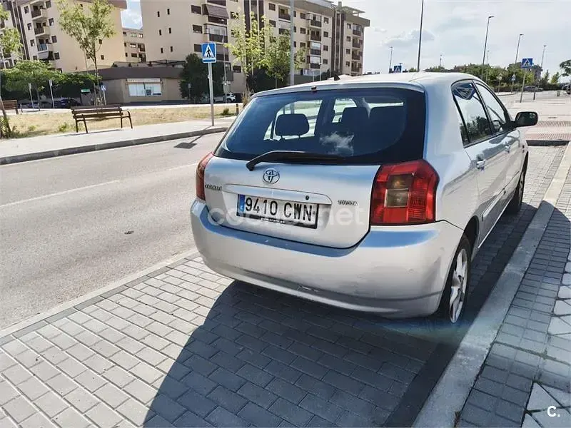 Usado Toyota Corolla Luna 116 CV (85 kW) 2004 Gris / plata Berlina