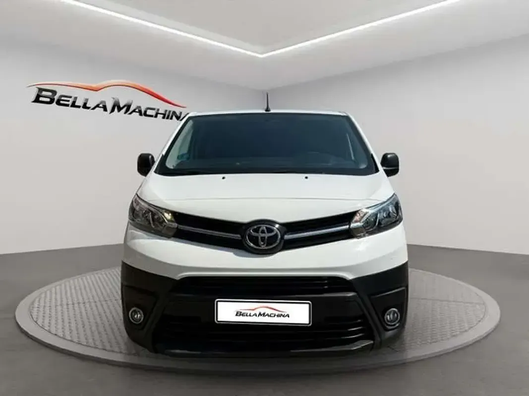 Usado Toyota Proace 100 kW (136 CV) 2022 Blanco Monovolumen