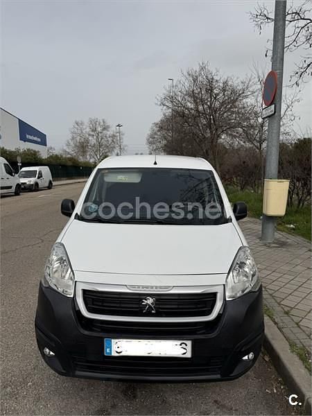 Usado Peugeot Partner Tepee Access 75 CV (55 kW) 2016 Blanco Monovolumen