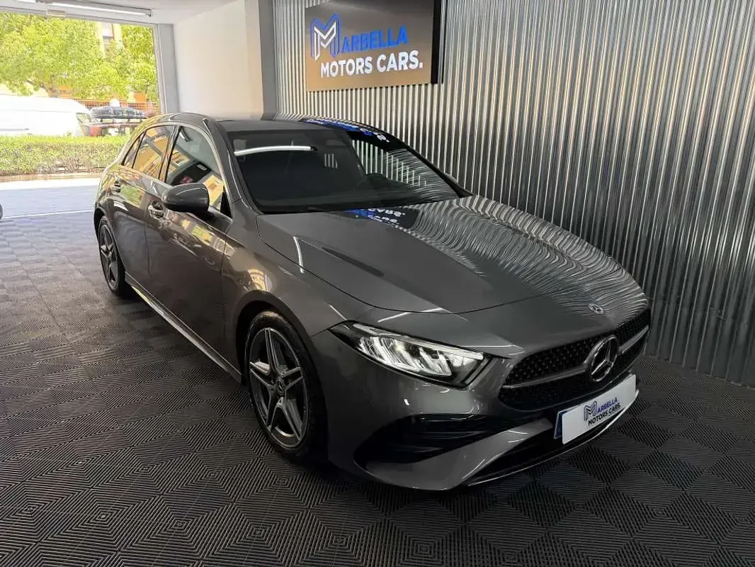 Usado Mercedes A200 Advanced 150 CV (110 kW) 2025 Gris Utilitario
