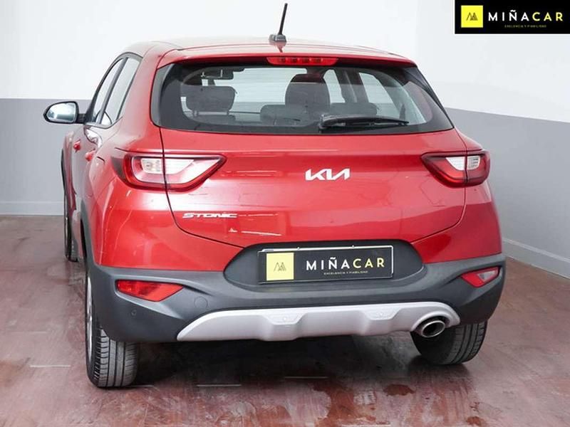 Usado Kia Stonic 84 CV (61 kW) 2022 Rojo SUV
