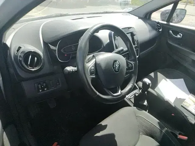 Usado Renault Clio IV LIMITED 90 CV (66 kW) 2019 Gris / platagris plata Berlina