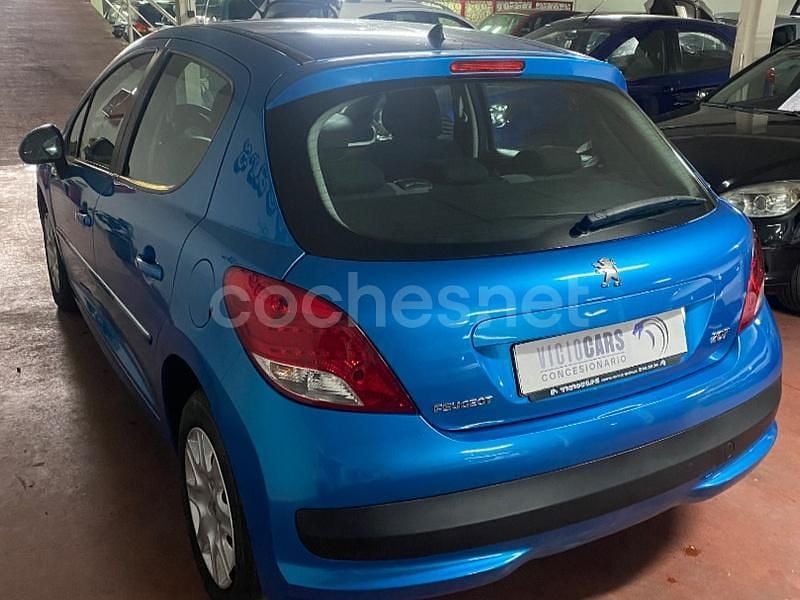Usado Peugeot 207 Active 70 CV (51 kW) 2011 Azul Berlina