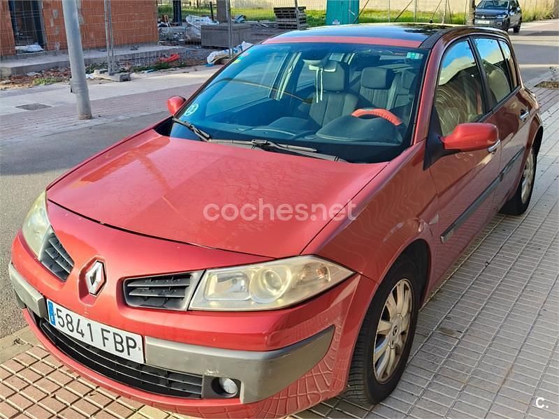 Usado Renault Mégane GrandTour Dynamique 130 CV (95 kW) 2006 Granate Familiar