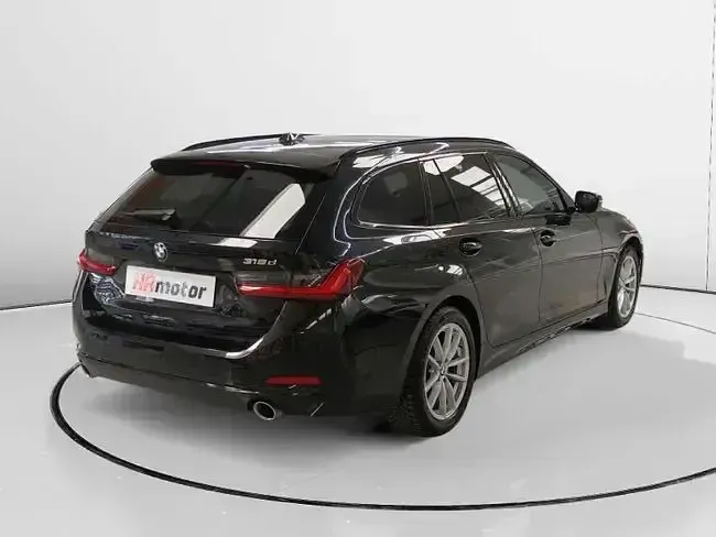 Usado BMW 318 150 CV (110 kW) 2023 Negro Familiar