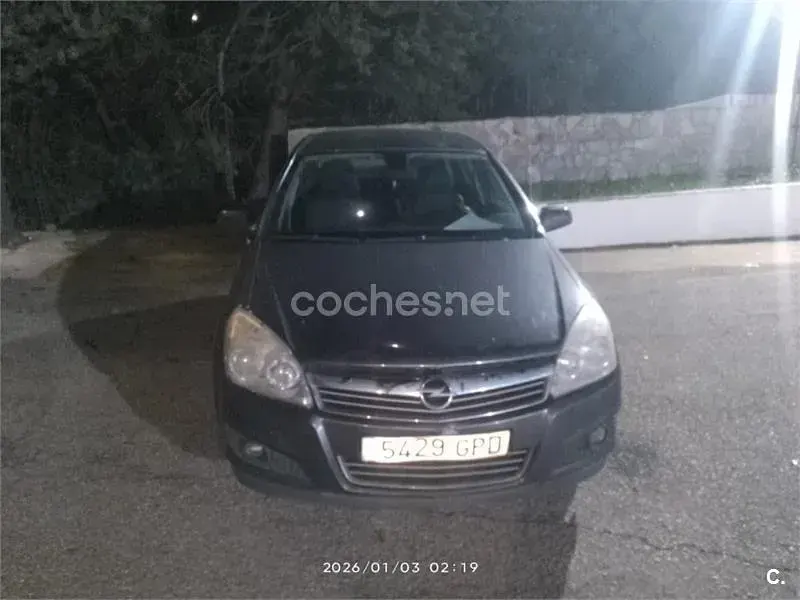 Usado Opel Astra Edition 110 CV (80 kW) 2009 Gris / plata Berlina