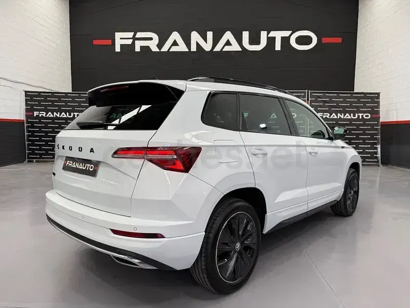 Usado Skoda Karoq SportLine 150 CV (110 kW) 2023 Blanco SUV