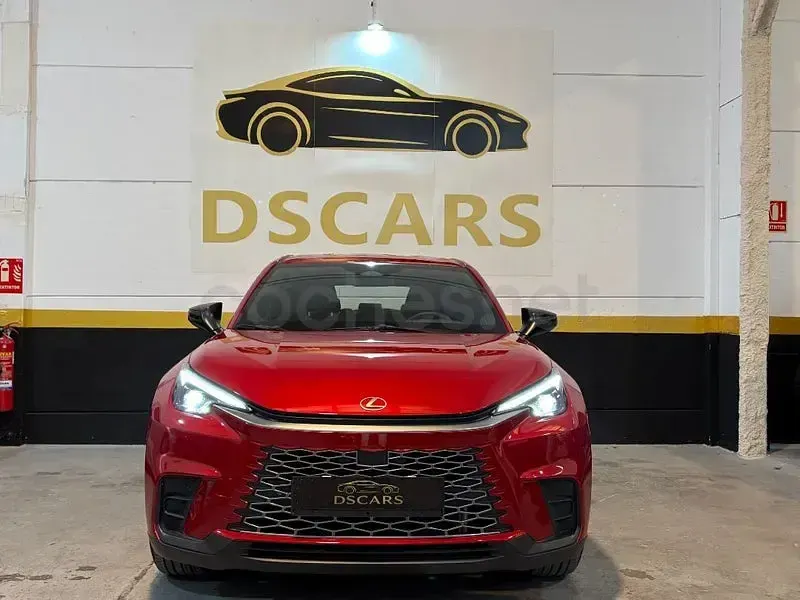 Usado Lexus LBX 136 CV (100 kW) 2025 Rojo SUV