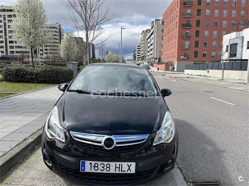 Usado Opel Corsa Selective 75 CV (55 kW) 2012 Negro Utilitario