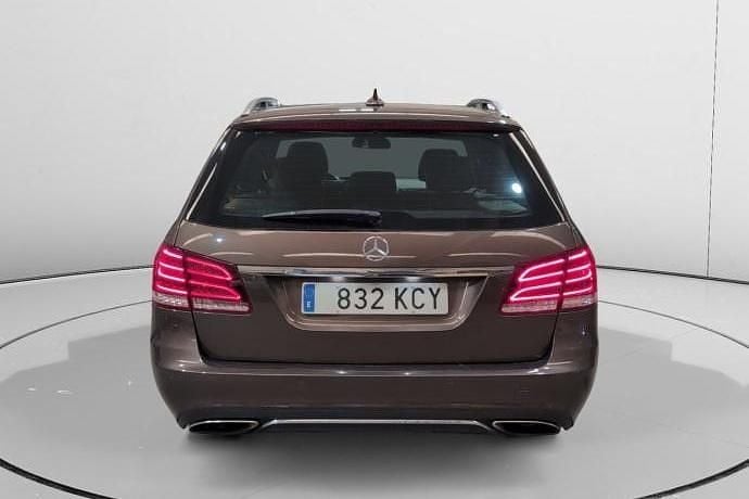 Usado Mercedes E220 170 CV (125 kW) 2014 Marrón Familiar