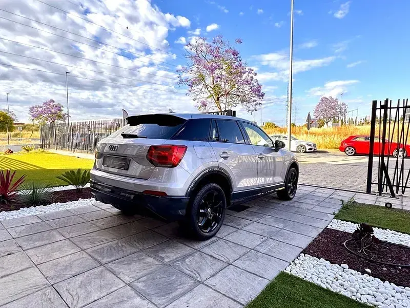 Usado Audi Q2 Sport 116 CV (85 kW) 2018 Gris / plata SUV
