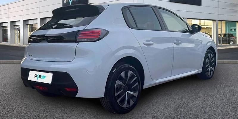 Usado Peugeot 208 Active 102 CV (75 kW) 2024 Blanco Utilitario