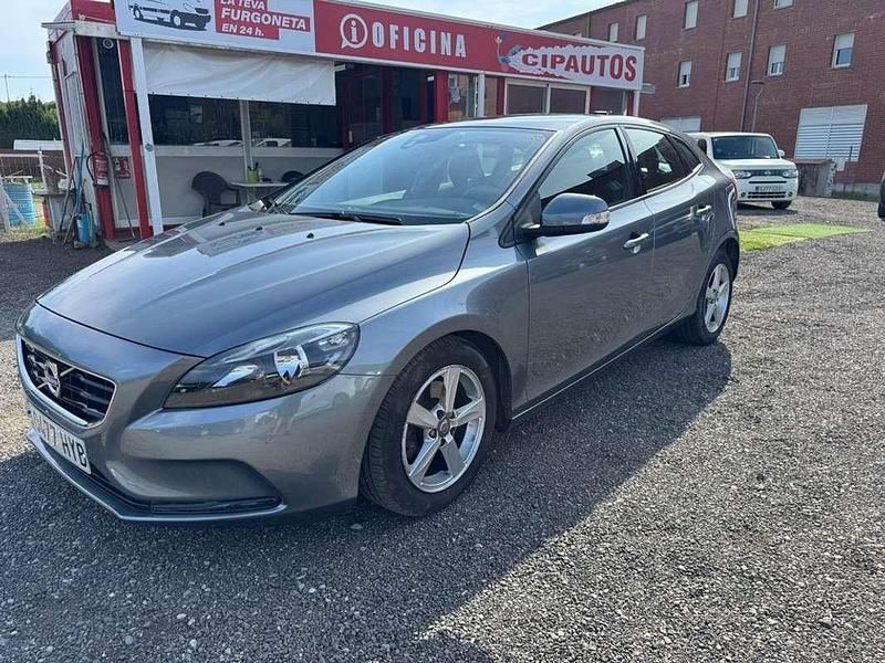 Usado Volvo V40 Kinetic 114 CV (83 kW) 2014 Gris Utilitario