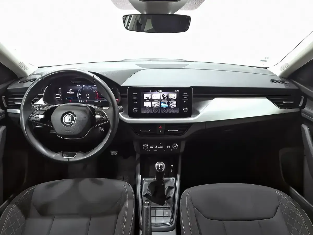 Usado Skoda Kamiq Selection 115 HP (84 kW) 2023 Branco SUV