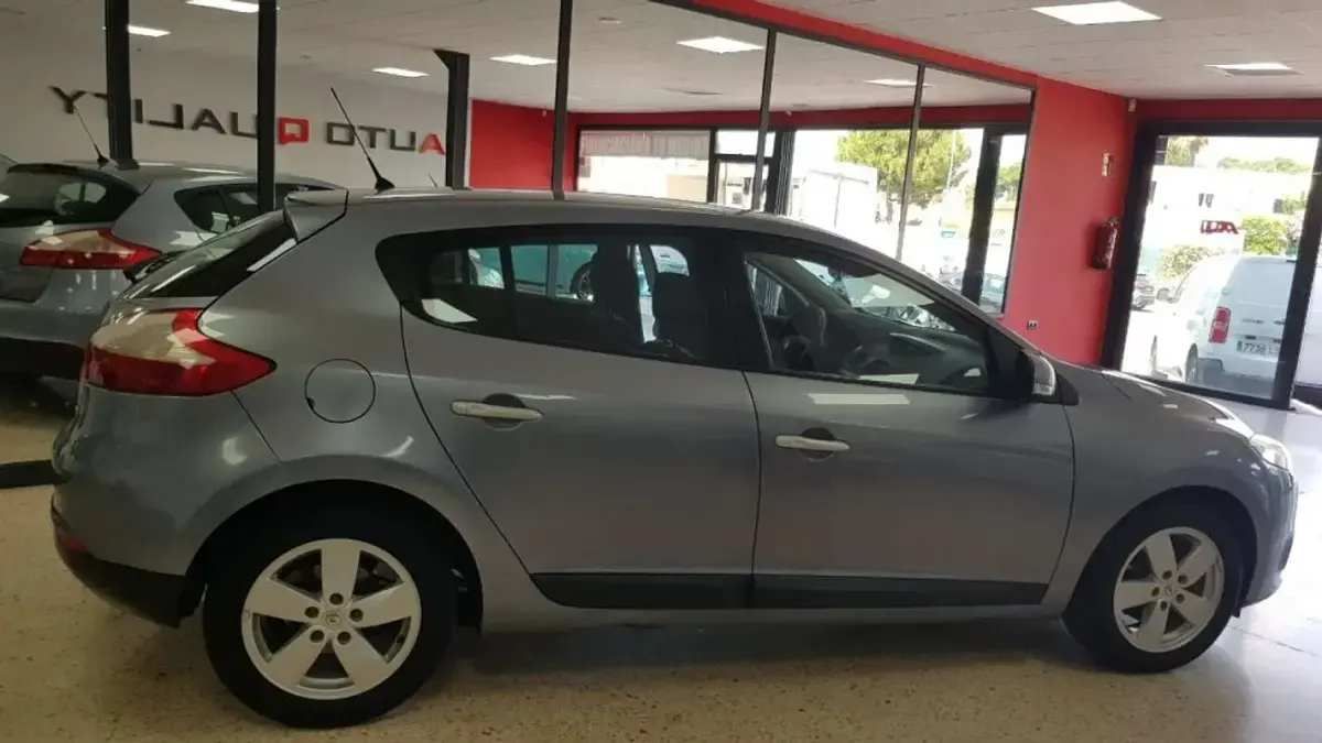 Usado Renault Mégane III Dynamique 110 CV (80 kW) 2010 Azul Utilitario