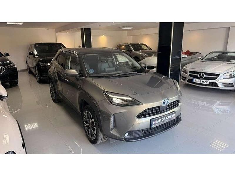 Usado Toyota Yaris Cross Business Edition 116 CV (85 kW) 2023 Verde SUV