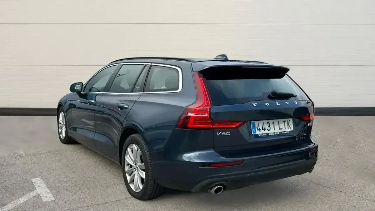 Usado Volvo V60 Momentum 197 CV (144 kW) 2021 Azul Familiar